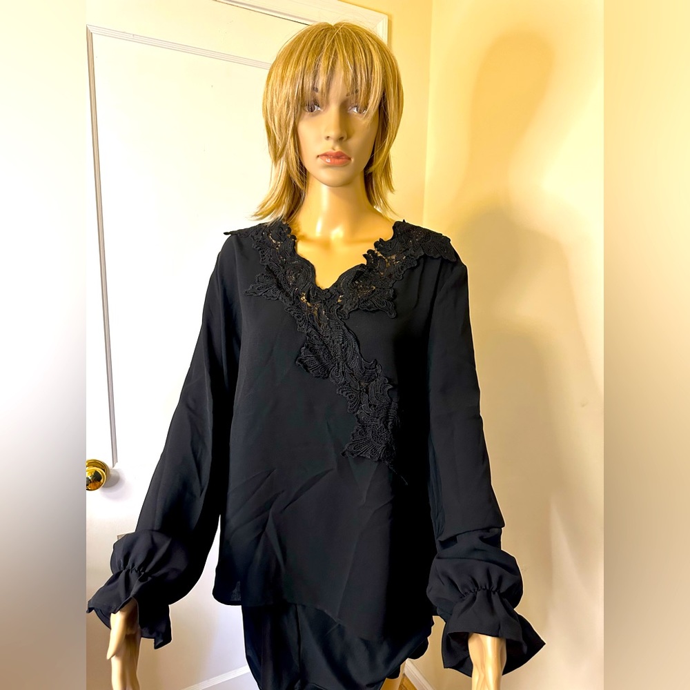 NWOT - SHEIN Lace Trim Bell Sleeve Top - Size XXL